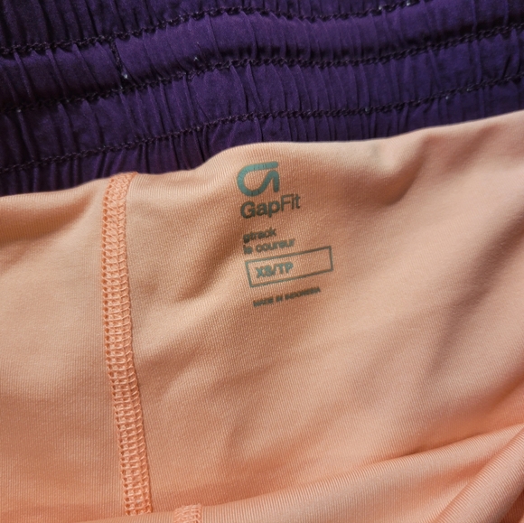 Gap built in shorts - Picture 3 of 3